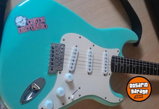 Instrumentos Musicales - Guitarra squier+amplificador marshall code50 - En Venta