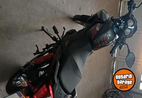 Motos - Honda CB 125 DLX 2026 Nafta 900Km - En Venta