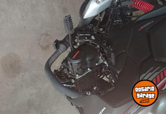 Motos - Honda CB 125 DLX 2026 Nafta 900Km - En Venta