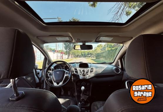 Autos - Ford Fiesta Kinetic Titanium 2013 Nafta 121000Km - En Venta