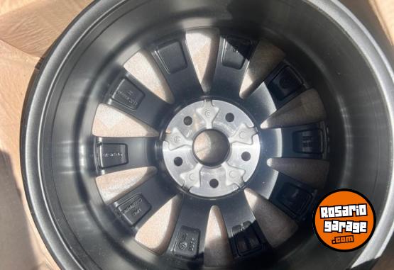 Accesorios para Autos - VENDO LLANTA AMAROK DARK LABEL 18" - En Venta