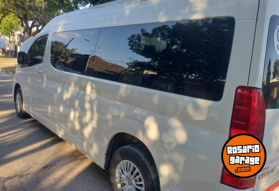 Utilitarios - Toyota Hiace 2023 Diesel 20000Km - En Venta