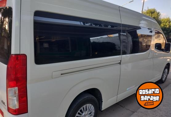 Utilitarios - Toyota Hiace 2023 Diesel 20000Km - En Venta