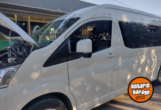 Utilitarios - Toyota Hiace 2023 Diesel 20000Km - En Venta