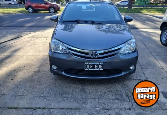 Autos - Toyota Etios xls 2014 Nafta 124000Km - En Venta
