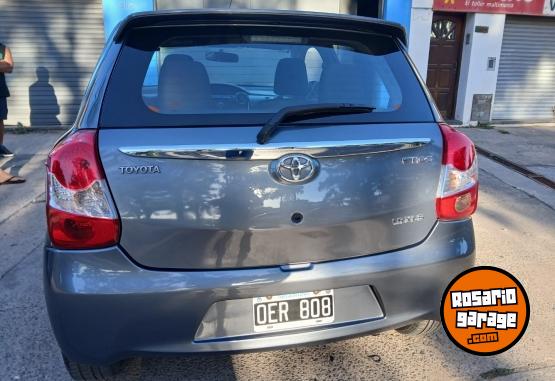 Autos - Toyota Etios xls 2014 Nafta 124000Km - En Venta