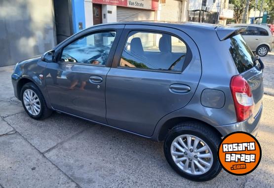 Autos - Toyota Etios xls 2014 Nafta 124000Km - En Venta