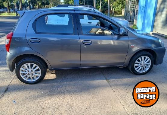 Autos - Toyota Etios xls 2014 Nafta 124000Km - En Venta