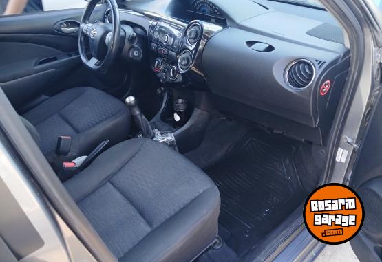Autos - Toyota Etios xls 2014 Nafta 124000Km - En Venta