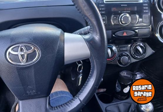Autos - Toyota Etios xls 2014 Nafta 124000Km - En Venta