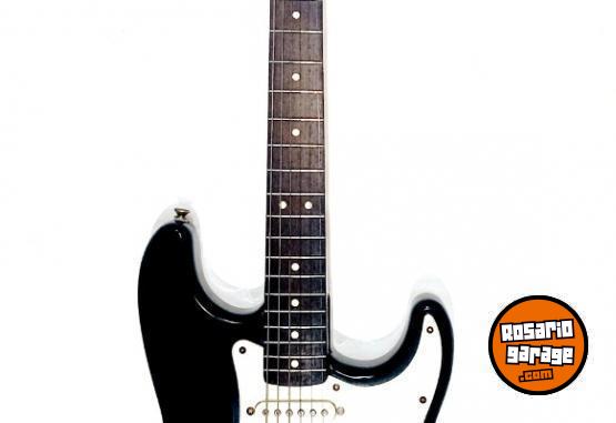 Instrumentos Musicales - Fender Stratocaster mexico 1996+pedalera zoom G1X - En Venta