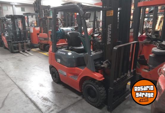 Camiones y Gr�as - AUTO ELEVADOR TOYOTA - En Venta