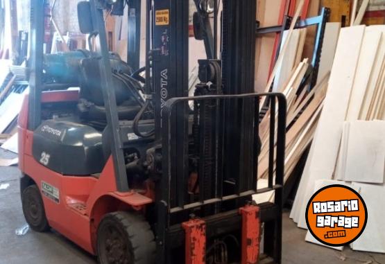 Camiones y Gr�as - AUTO ELEVADOR TOYOTA - En Venta