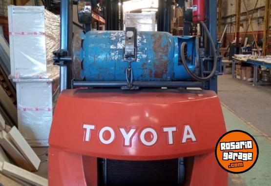 Camiones y Gr�as - AUTO ELEVADOR TOYOTA - En Venta