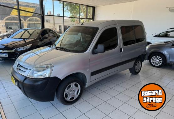 Utilitarios - Peugeot Partner Furgon Mixto 2019 Diesel 76000Km - En Venta