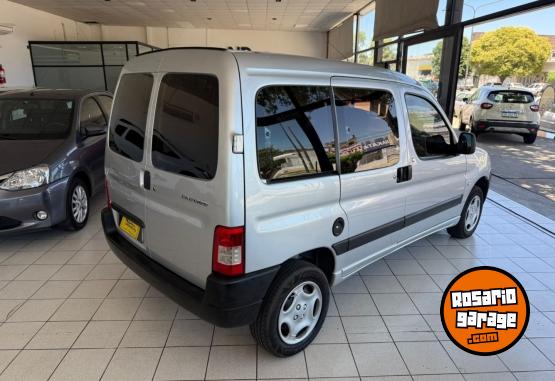 Utilitarios - Peugeot Partner Furgon Mixto 2019 Diesel 76000Km - En Venta