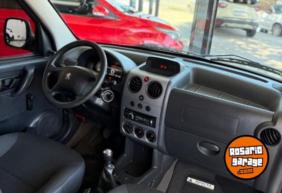 Utilitarios - Peugeot Partner Furgon Mixto 2019 Diesel 76000Km - En Venta