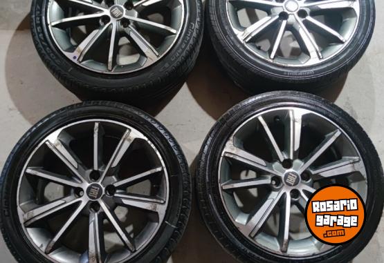 Accesorios para Autos - Llantas 17 Fiat Cronos Originales con Cubiertas $650.000 las 4. NO BAJO PRECIO - En Venta