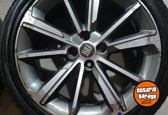 Accesorios para Autos - Llantas 17 Fiat Cronos Originales con Cubiertas $650.000 las 4. NO BAJO PRECIO - En Venta