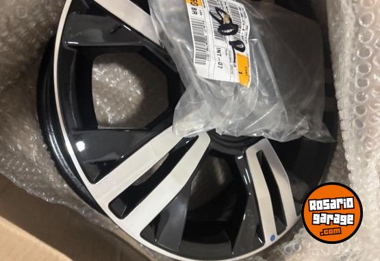 Accesorios para Autos - Llanta Original Volkswagen Up Pepper Negra + Goma - En Venta