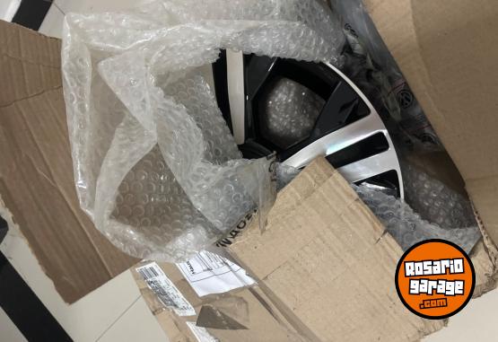 Accesorios para Autos - Llanta Original Volkswagen Up Pepper Negra + Goma - En Venta