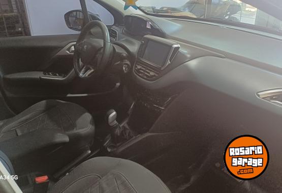 Autos - Peugeot 208 2013 Nafta 140000Km - En Venta