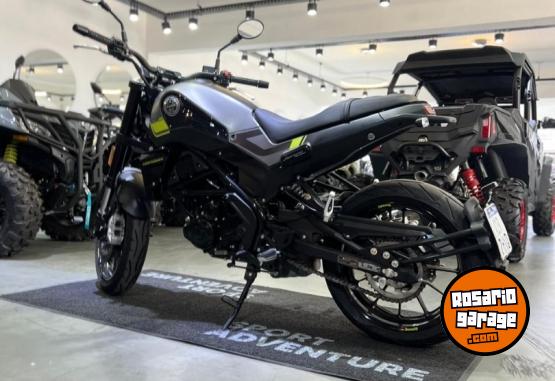 Motos - Benelli Leoncino 250 2023 Nafta 5830Km - En Venta