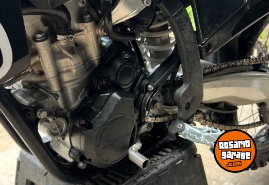 Motos - Husqvarna Fc250 rockstar 2023 Nafta 135Km - En Venta