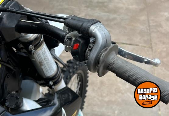 Motos - Husqvarna Fc250 rockstar 2023 Nafta 135Km - En Venta