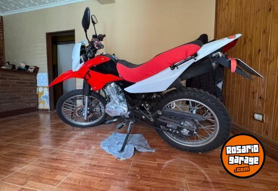 Motos - Corven Triax 150 2025 Nafta 1500Km - En Venta