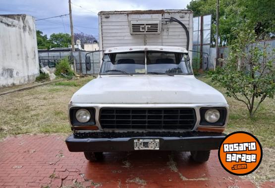 Camiones y Gr�as - Ford 350 motor Perkins - En Venta