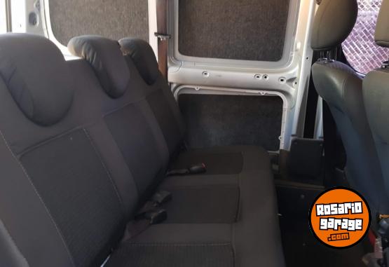 Utilitarios - Peugeot Partner 2011 Diesel 205000Km - En Venta