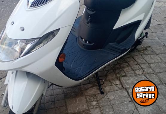 Motos - Suzuki Scooter 125 2017 Nafta 15000Km - En Venta