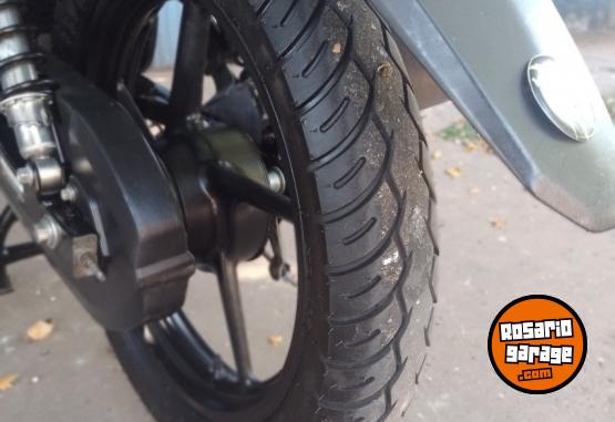 Motos - Yamaha SZ R15 (150 cc) 2016 Nafta 5555Km - En Venta