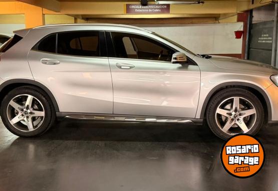 Autos - Mercedes Benz GLA250 4 matic 2019 Nafta 111000Km - En Venta