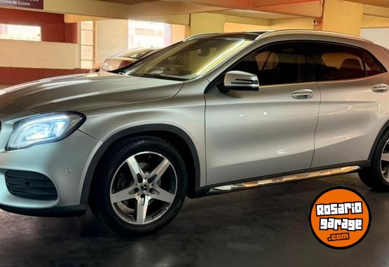Autos - Mercedes Benz GLA250 4 matic 2019 Nafta 111000Km - En Venta