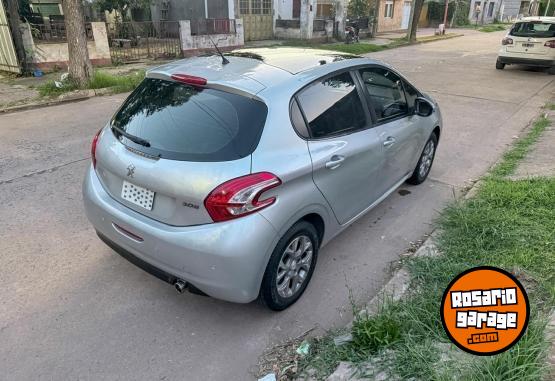 Autos - Peugeot 208 2013 Nafta 126000Km - En Venta