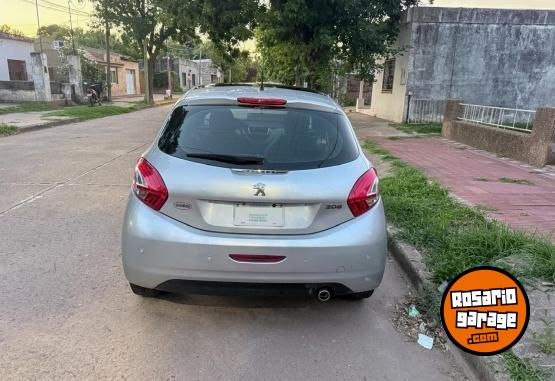 Autos - Peugeot 208 2013 Nafta 126000Km - En Venta