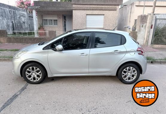 Autos - Peugeot 208 2013 Nafta 126000Km - En Venta