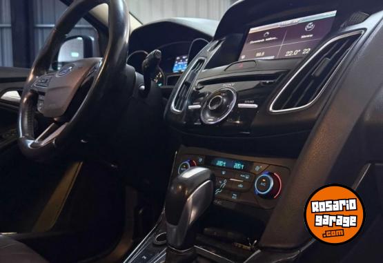 Autos - Ford Focus Titanium 2016 Nafta 137000Km - En Venta