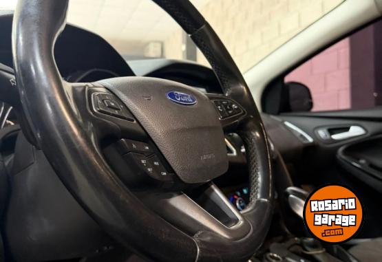 Autos - Ford Focus Titanium 2016 Nafta 137000Km - En Venta