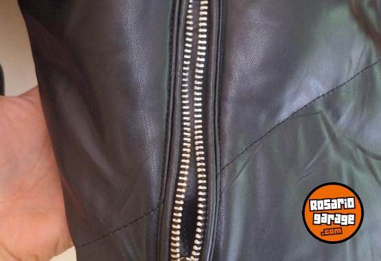 Indumentaria - Campera negra  puffer engomada con peluche interior - En Venta