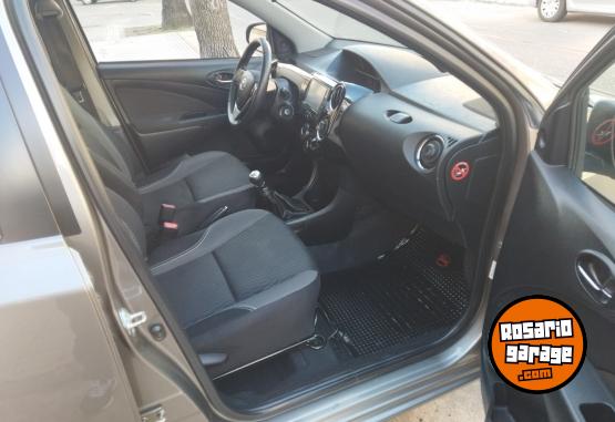 Autos - Toyota ETIOS XLS 2016 Nafta 71000Km - En Venta