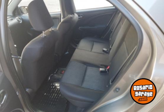 Autos - Toyota ETIOS XLS 2016 Nafta 71000Km - En Venta