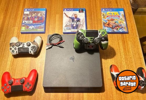 Electrónica - Vendo playstation usada slim con 4 joysticks y 3 juegos - En Venta