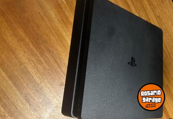 Electrónica - Vendo playstation usada slim con 4 joysticks y 3 juegos - En Venta