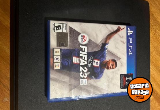 Electrónica - Vendo playstation usada slim con 4 joysticks y 3 juegos - En Venta