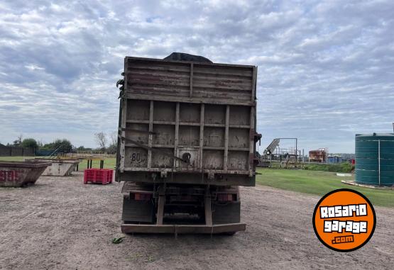 Camiones y Gr�as - Batea Petinari 2007 - En Venta