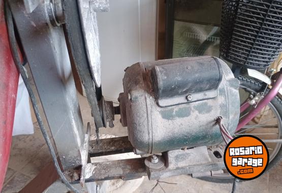 Herramientas - Hormigonera de volteo, mesa vibradora, moldes - En Venta