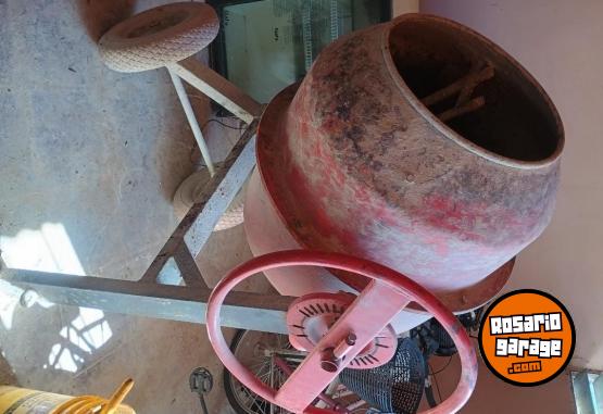 Herramientas - Hormigonera de volteo, mesa vibradora, moldes - En Venta